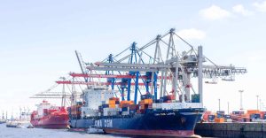 Container ship and gantry cranes at a terminal, where export clearance and loading meet under FOB and FCA terms