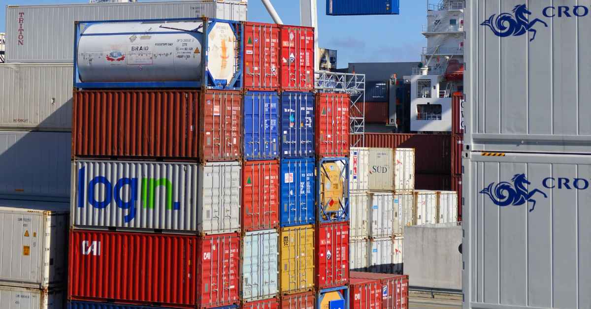 What's the Difference Between Cargo and Logistics